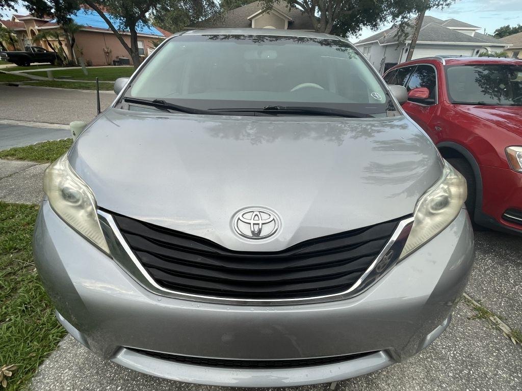 Toyota Sienna LE FWD 8-Passenger V6 2014