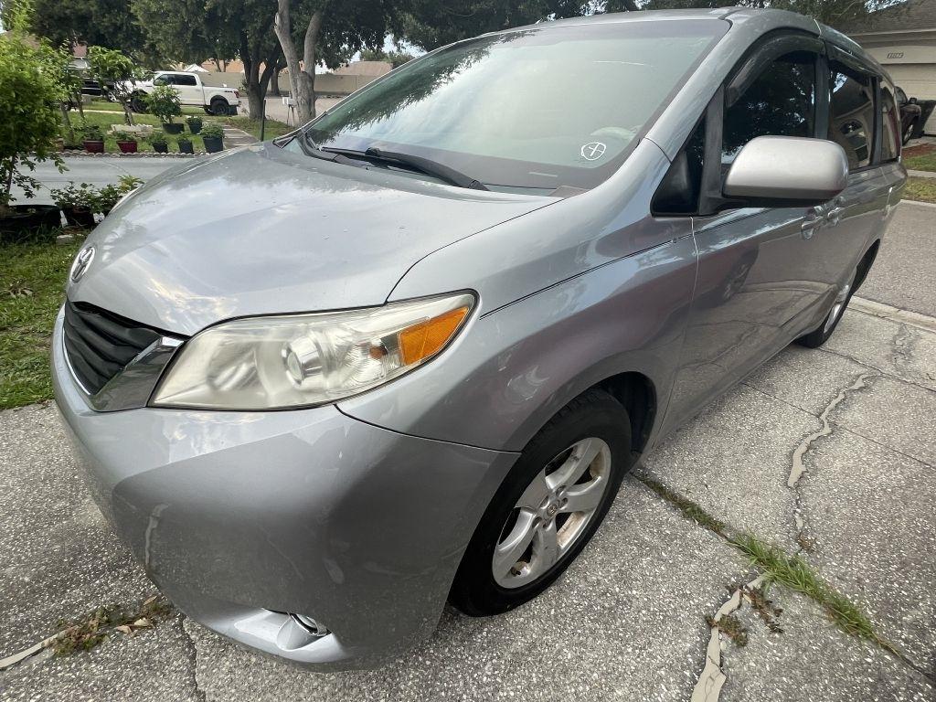 Toyota Sienna LE FWD 8-Passenger V6 2014