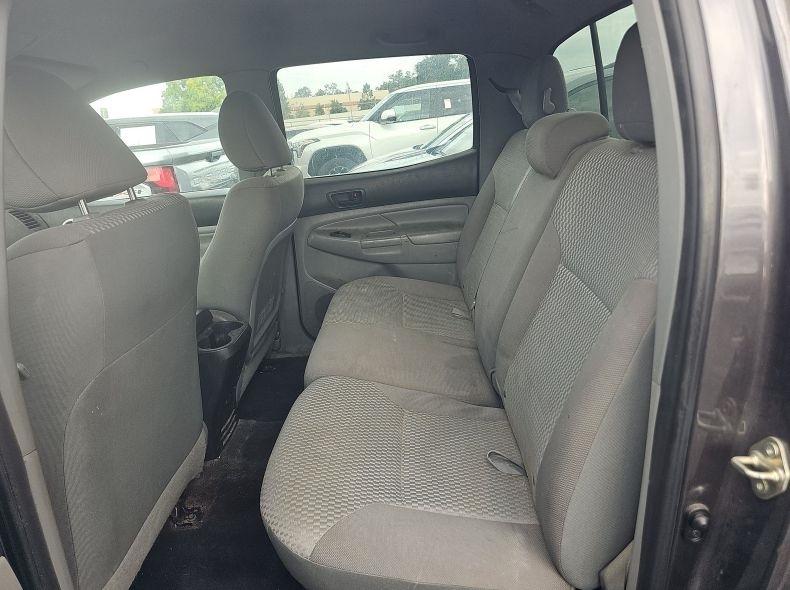 Toyota Tacoma PreRunner Double Cab V6 5AT 2WD 2015