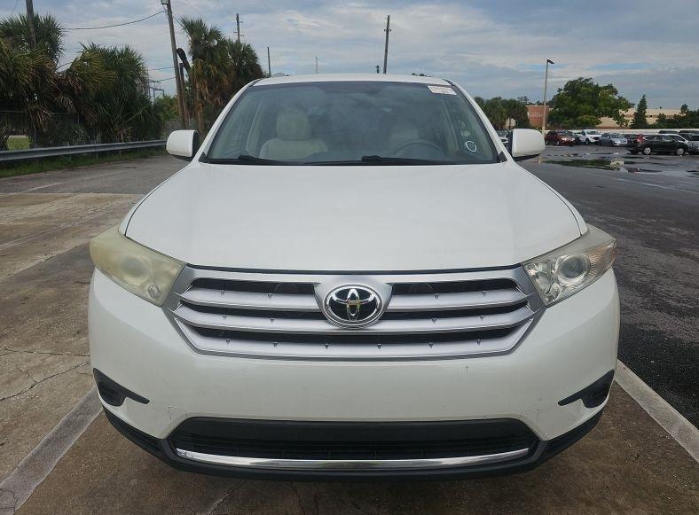 Toyota Highlander Base 2WD V6 2013
