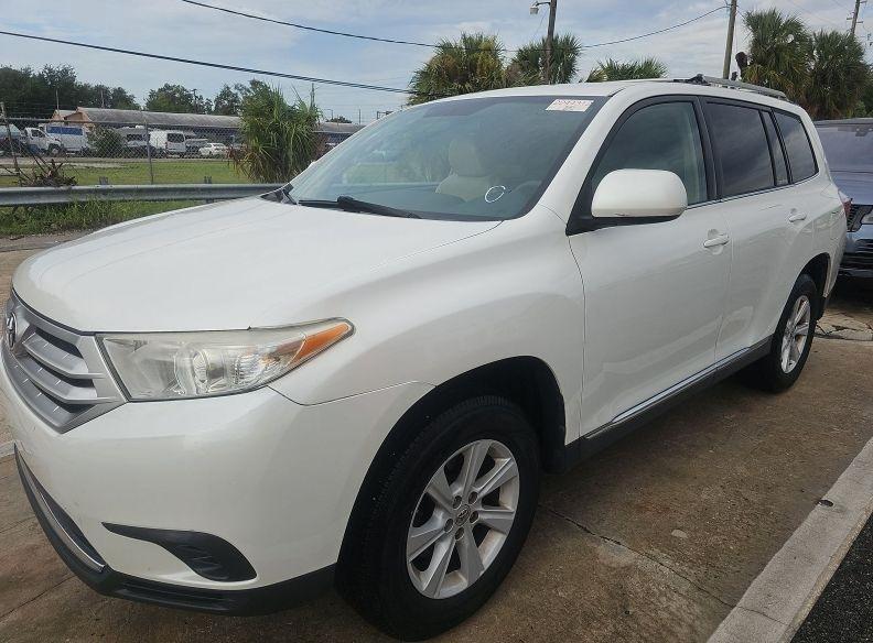 Toyota Highlander Base 2WD V6 2013