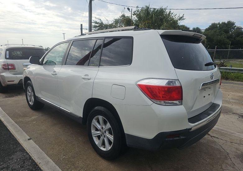 Toyota Highlander Base 2WD V6 2013