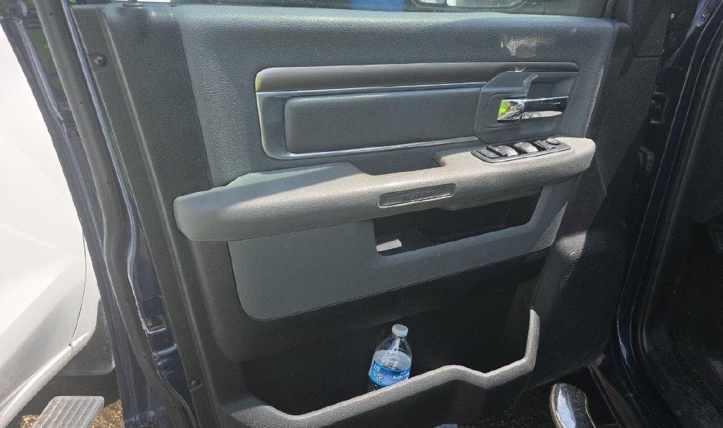 RAM 1500 SLT Crew Cab SWB 2WD 2016