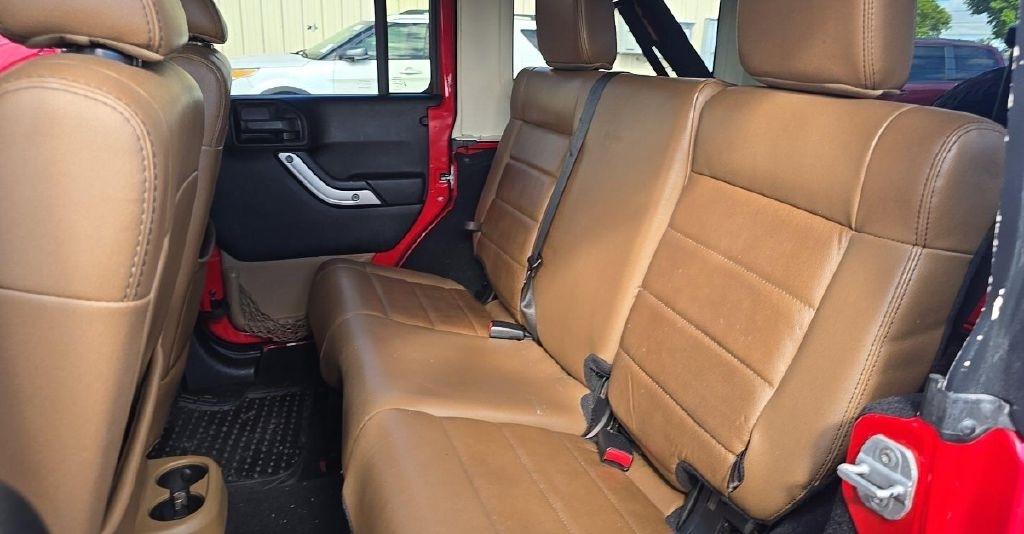 Jeep Wrangler Unlimited Sahara 4WD 2011