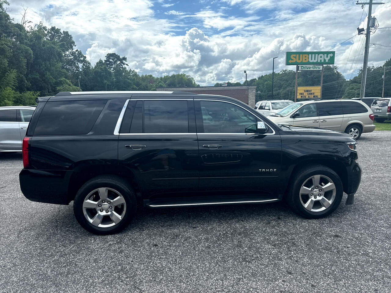 2020 Chevrolet Tahoe Premier photo 3