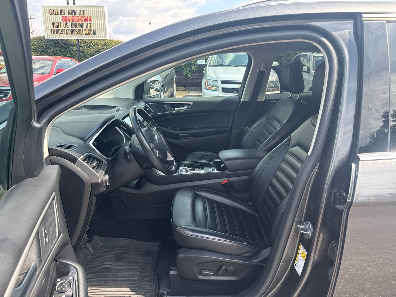 2020 Ford Edge SEL photo 2