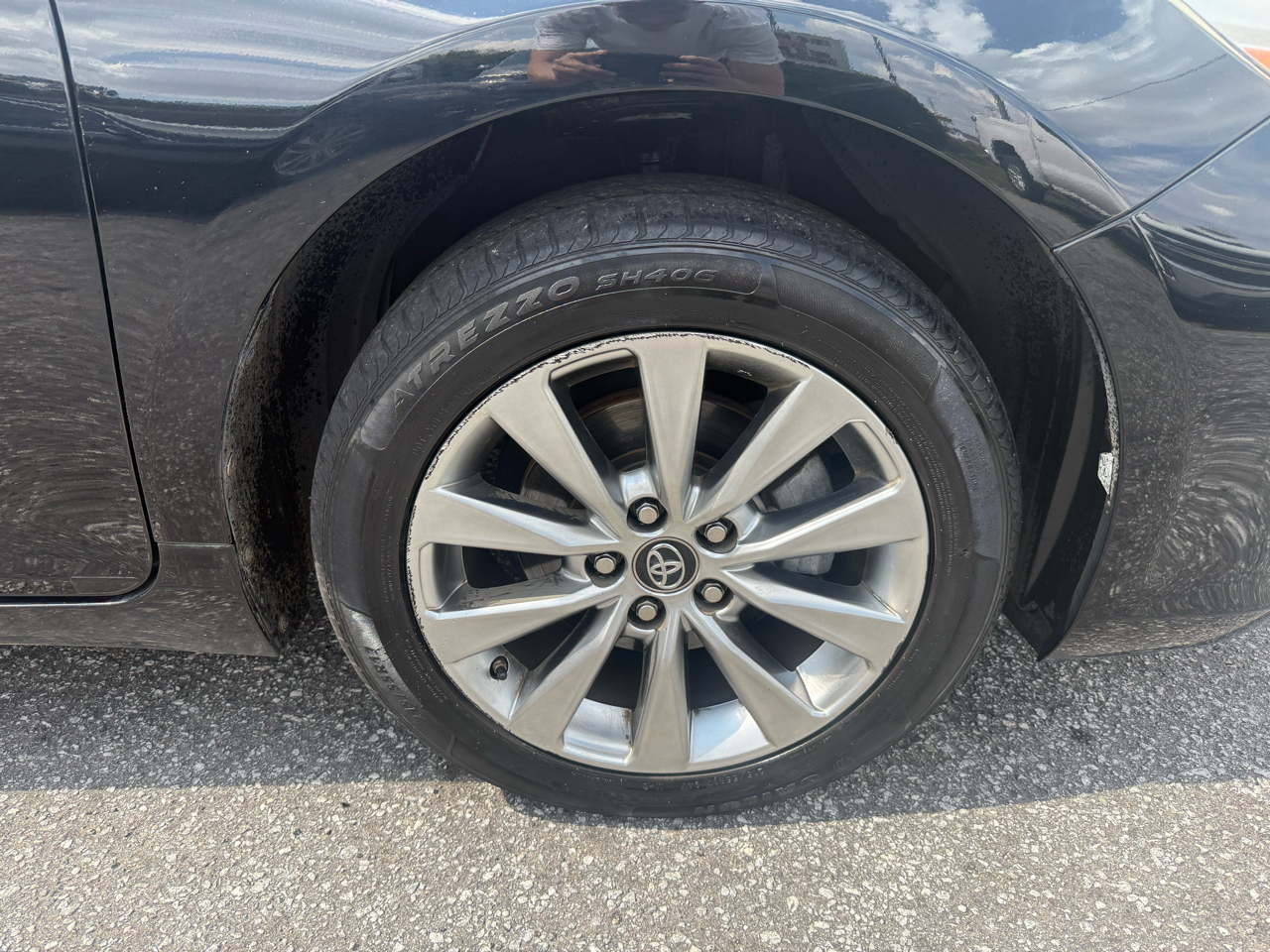2017 Toyota Camry XLE photo 2
