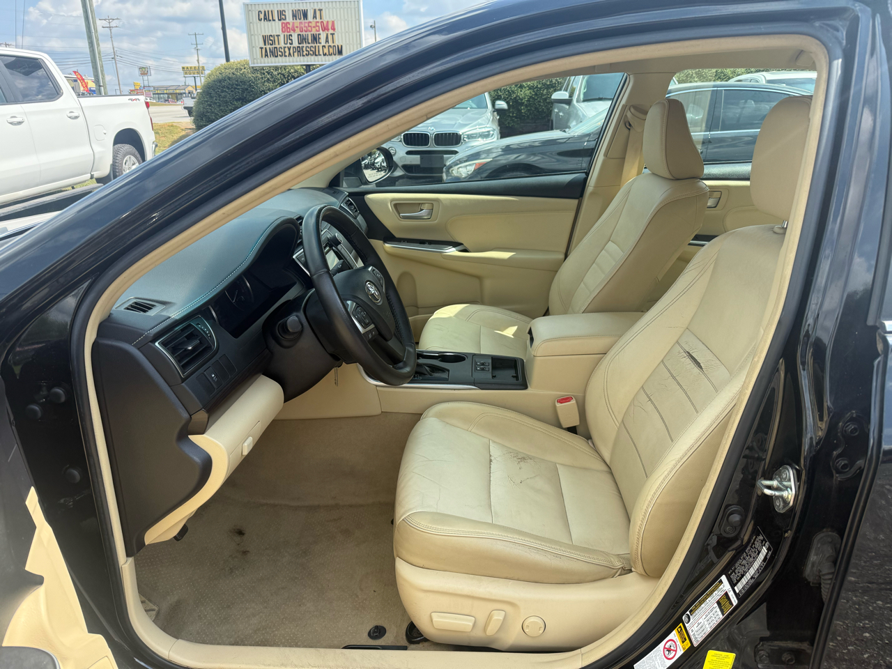 2017 Toyota Camry XLE photo 4