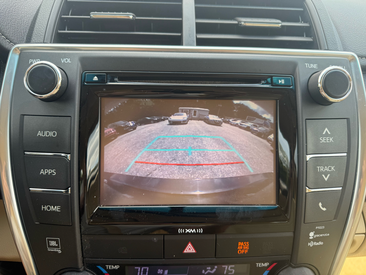 2017 Toyota Camry XLE photo 7