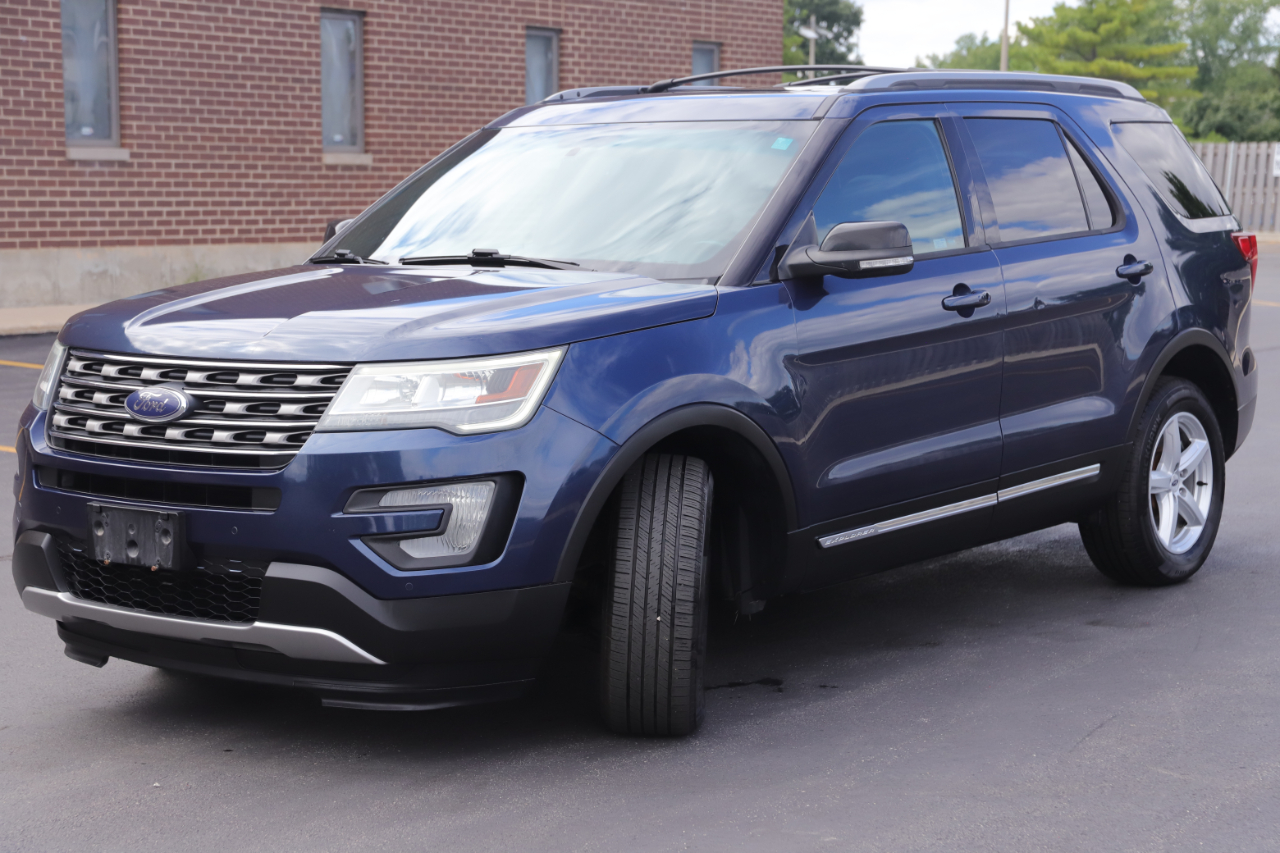2016 Ford Explorer XLT photo 2