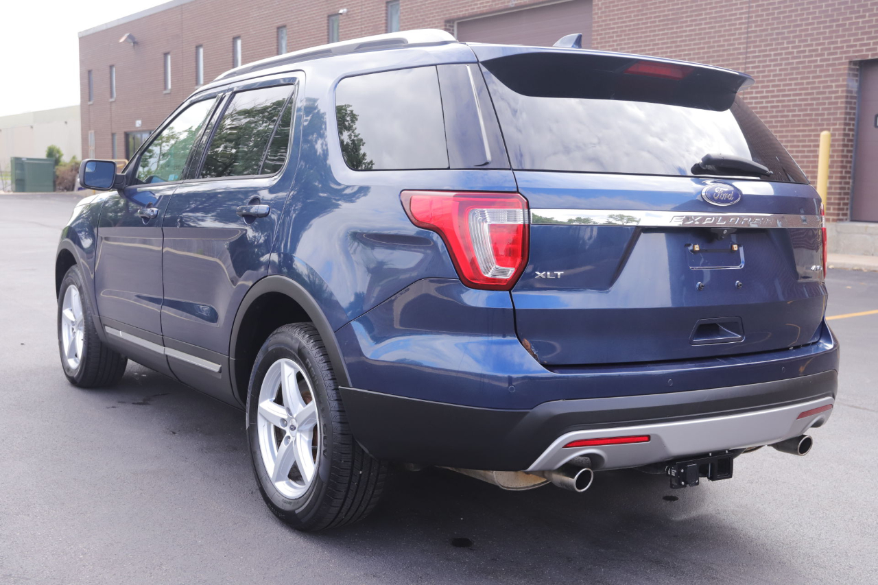 2016 Ford Explorer XLT photo 4