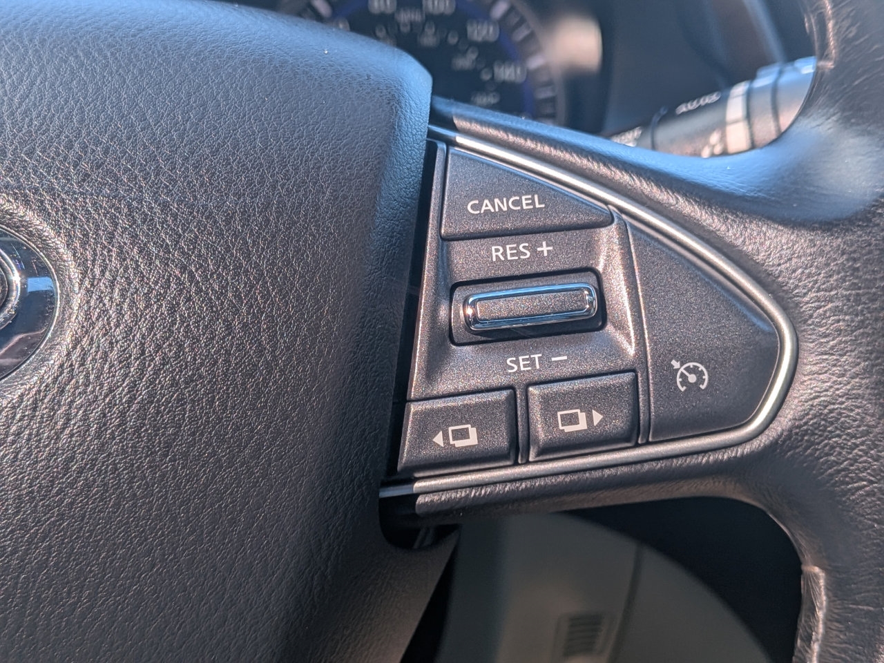 2014 INFINITI Q50 - Image 15