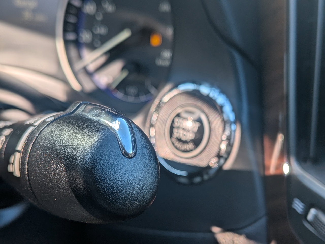 2014 INFINITI Q50 - Image 16