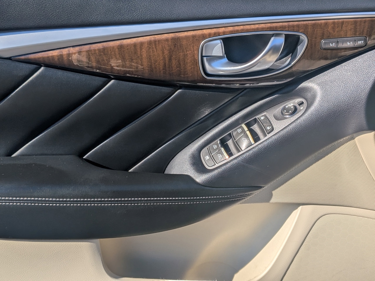 2014 INFINITI Q50 - Image 30