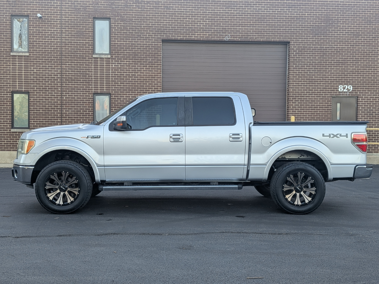 2011 Ford F-150 Lariat photo 2