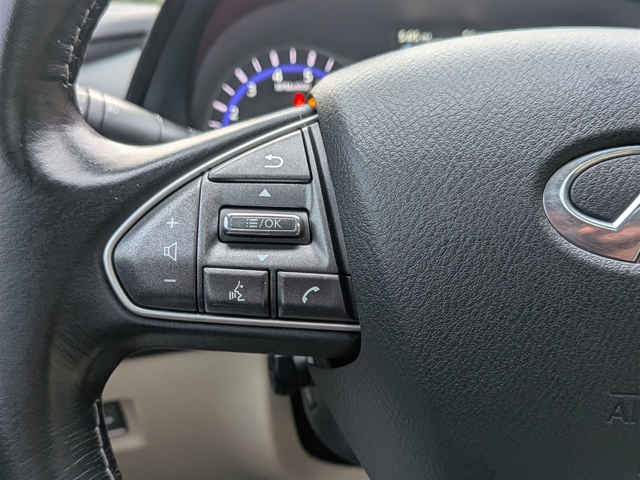 Infiniti Q50 Premium 4D Sedan 2014