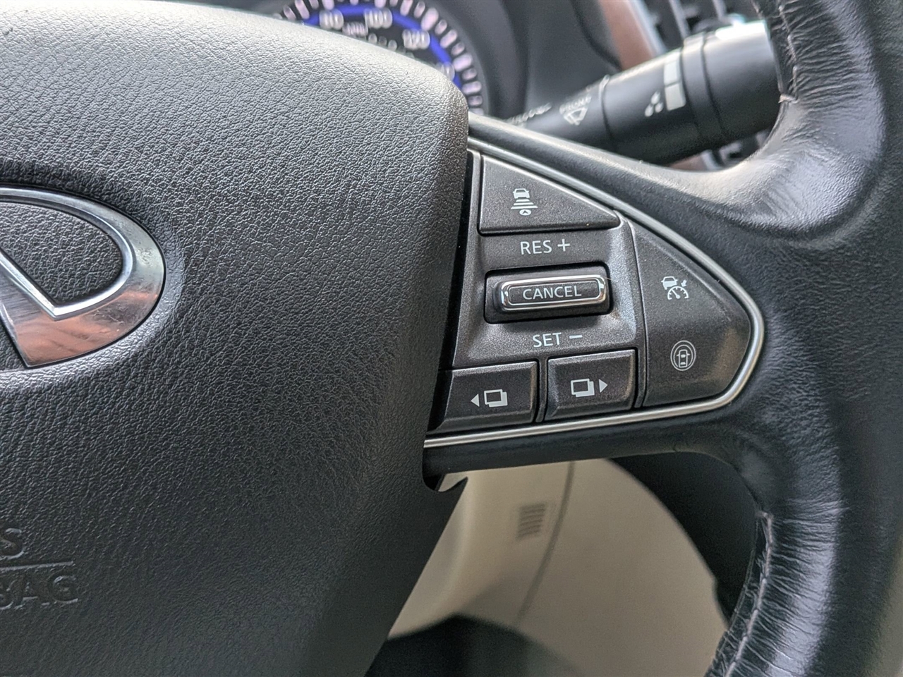 Infiniti Q50 Premium 4D Sedan 2014