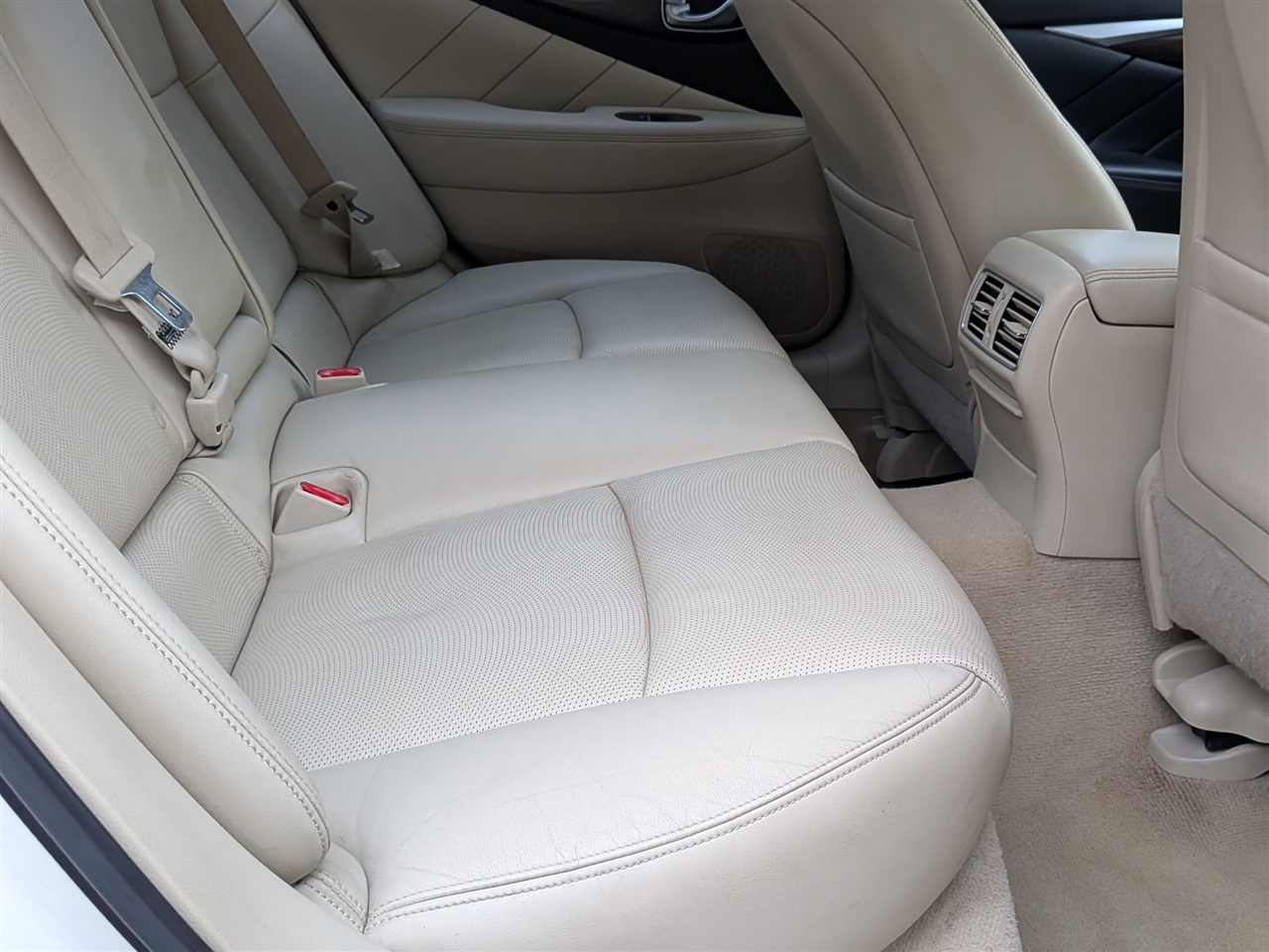 Infiniti Q50 Premium 4D Sedan 2014