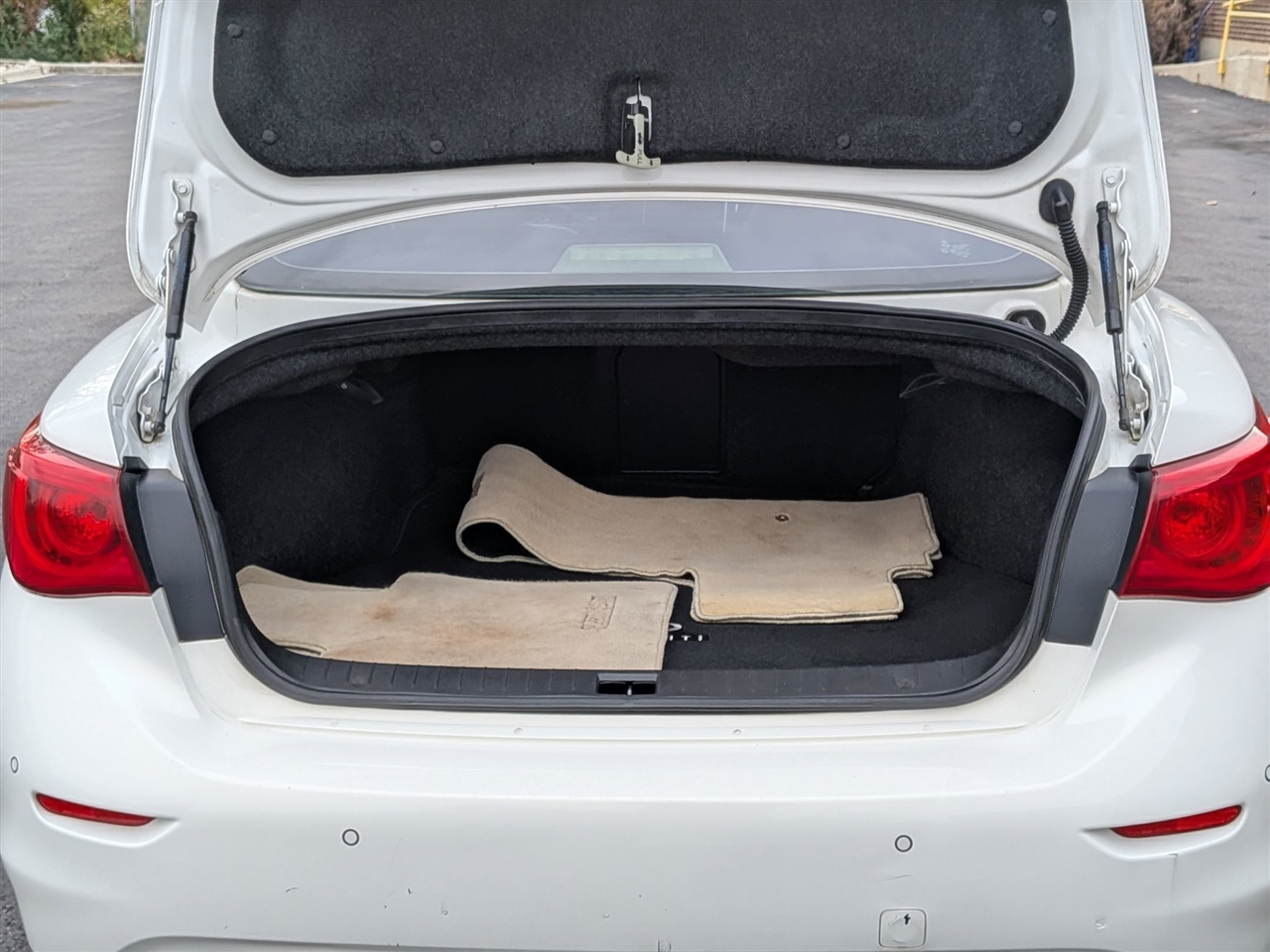 Infiniti Q50 Premium 4D Sedan 2014