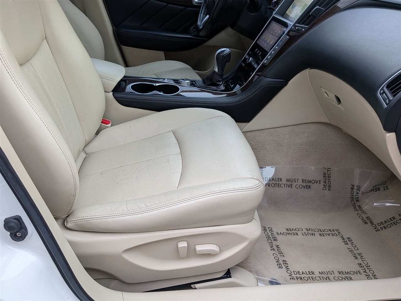 Infiniti Q50 Premium 4D Sedan 2014