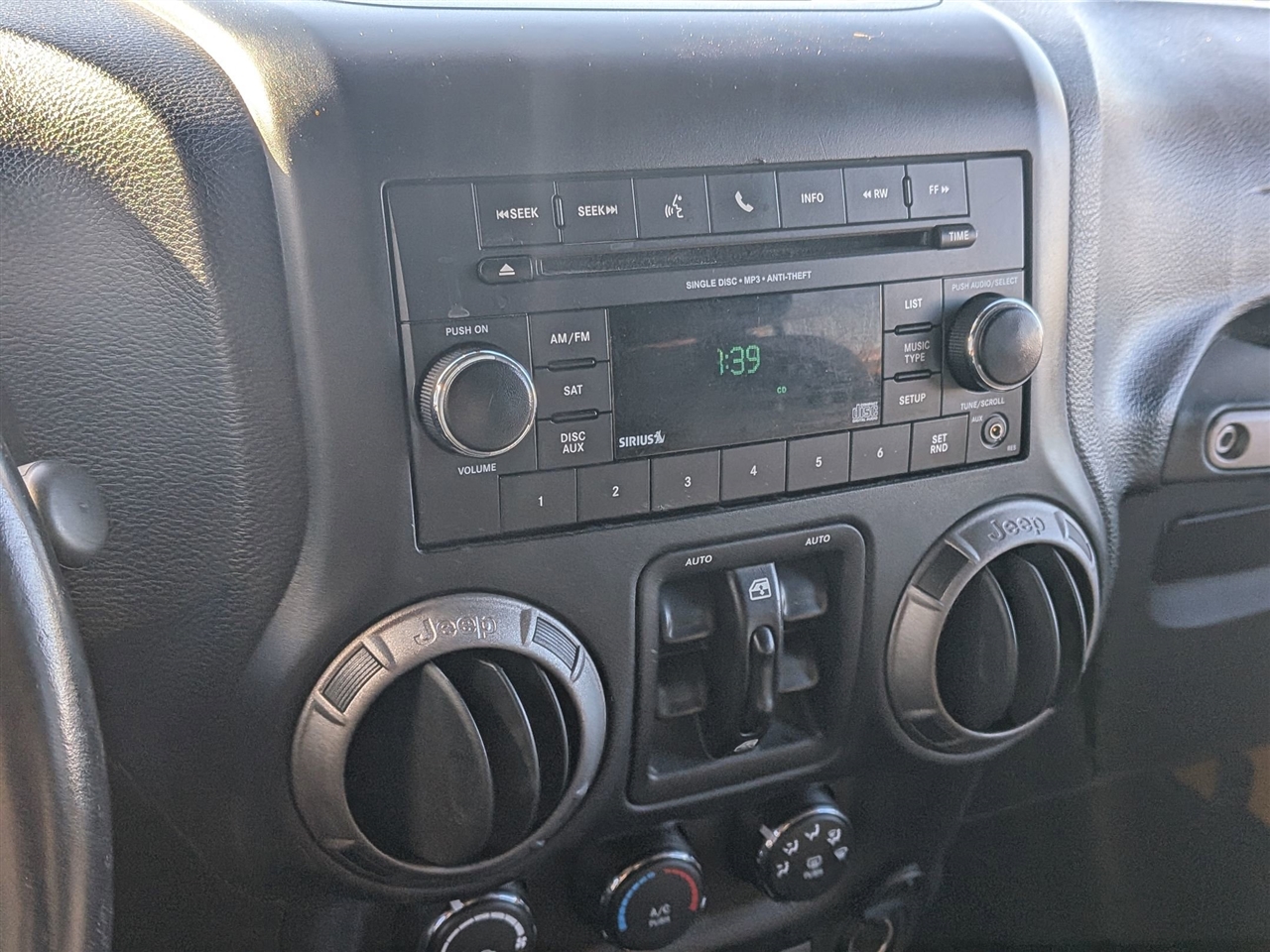 2015 JEEP WRANGLER - Image 16