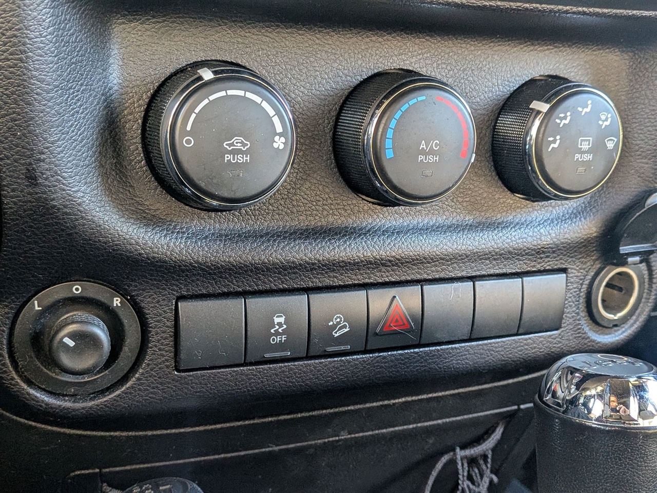 2015 JEEP WRANGLER - Image 17