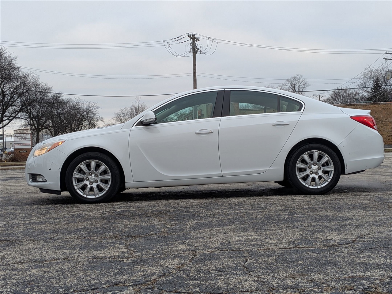 Buick Regal Base 2013