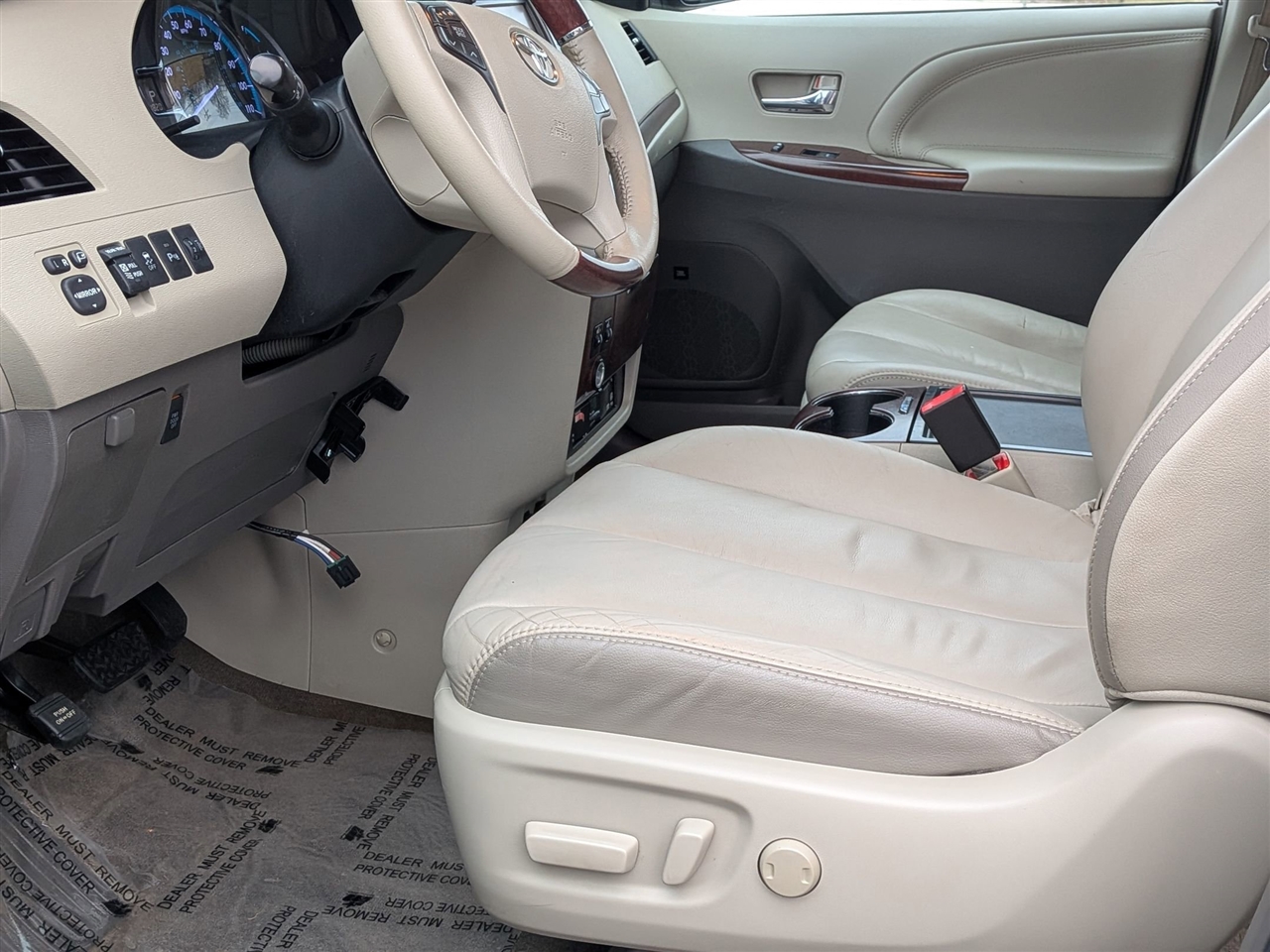 Toyota Sienna Limited AWD 7-Passenger V6 2012