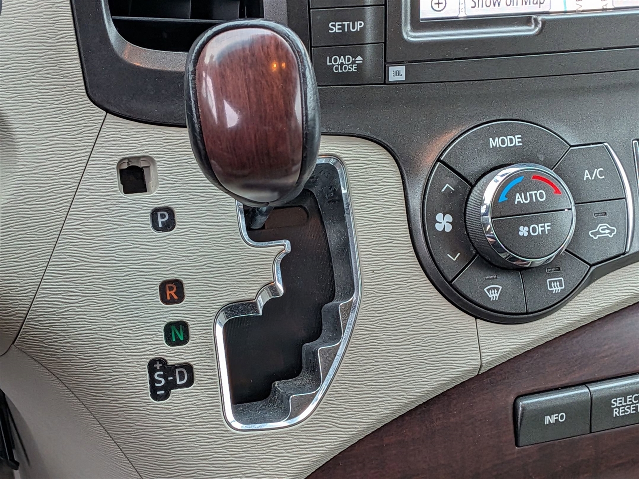 Toyota Sienna Limited AWD 7-Passenger V6 2012