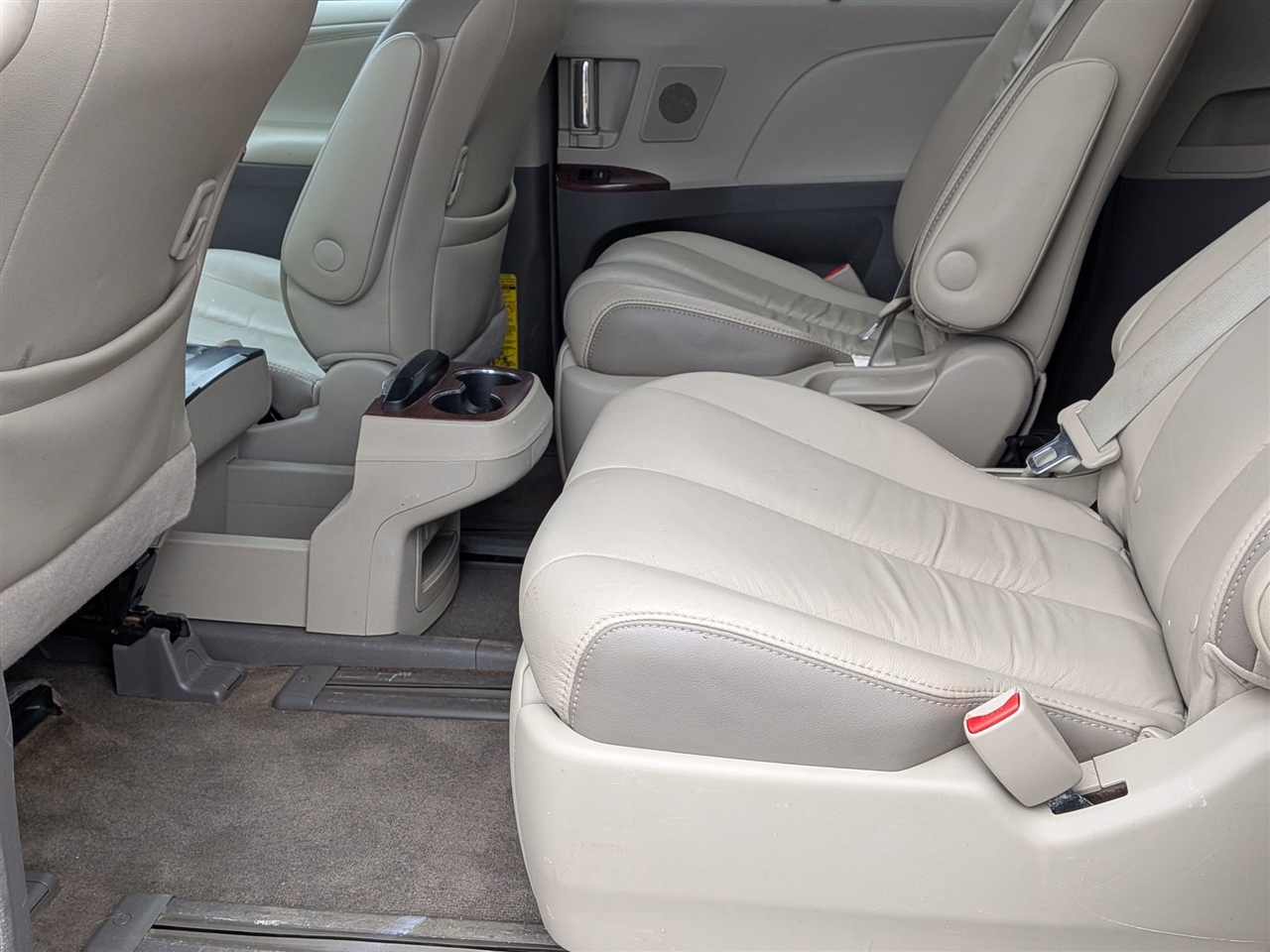 Toyota Sienna Limited AWD 7-Passenger V6 2012