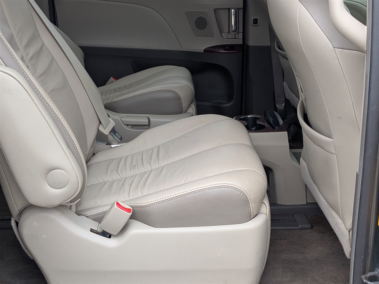 Toyota Sienna Limited AWD 7-Passenger V6 2012