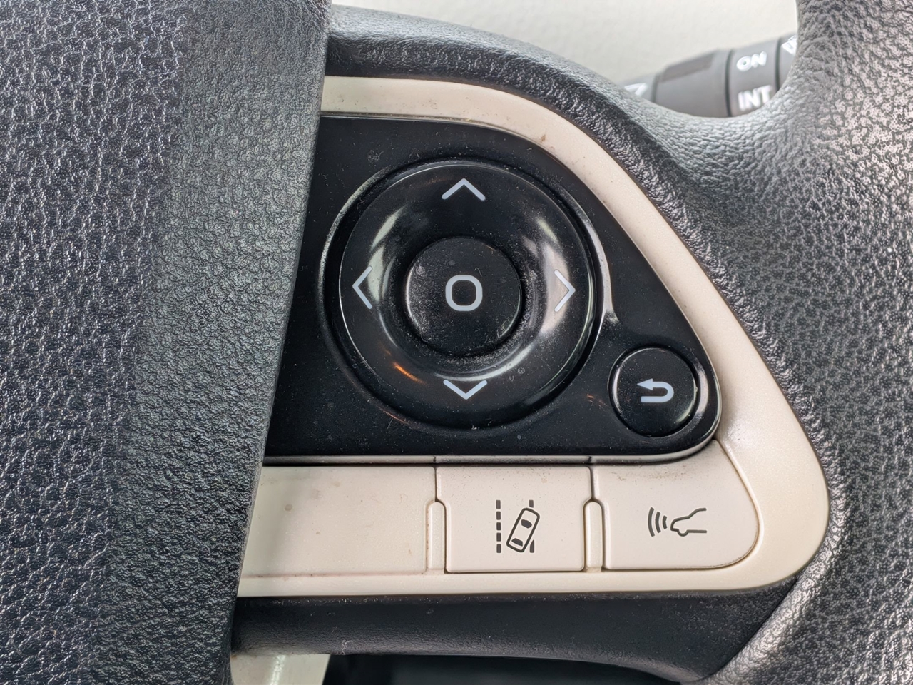 2017 TOYOTA PRIUS - Image 15