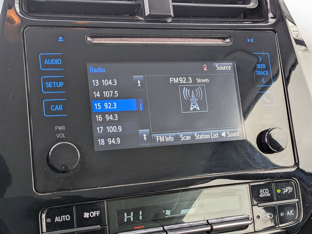 2017 TOYOTA PRIUS - Image 17