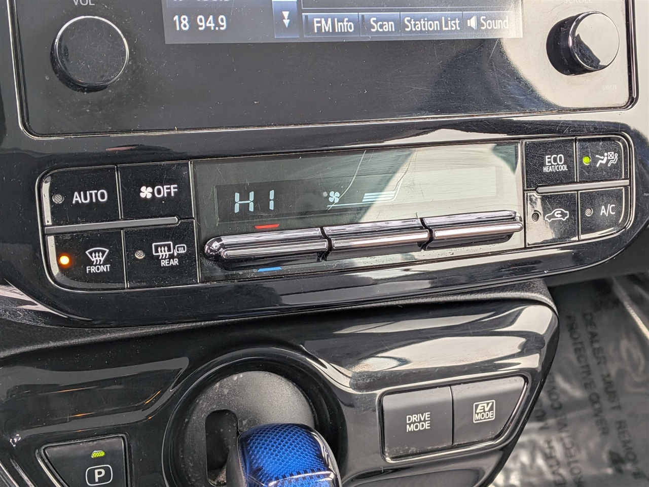 2017 TOYOTA PRIUS - Image 19