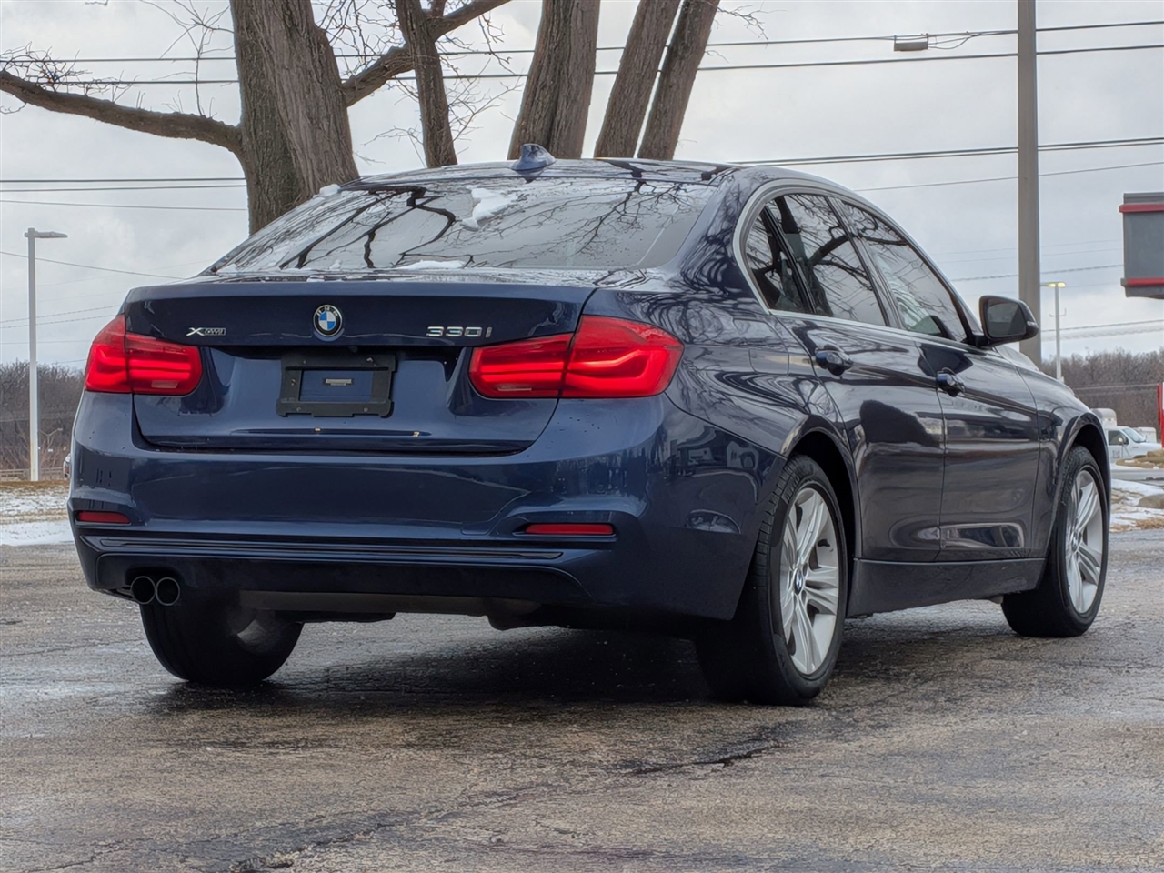 BMW 3-Series 330i xDrive SULEV Sedan 2017
