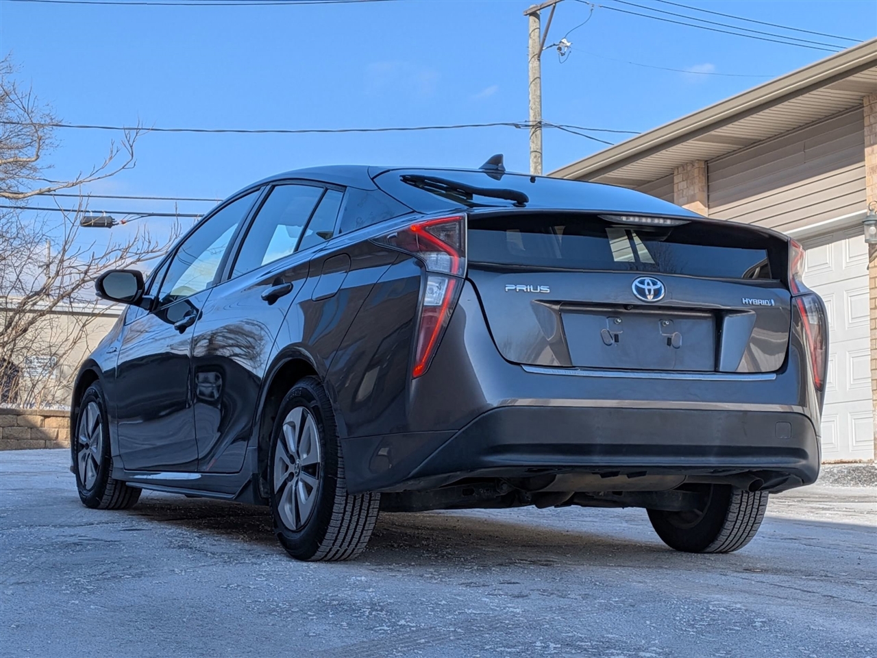 Toyota Prius Three (Natl) 2017