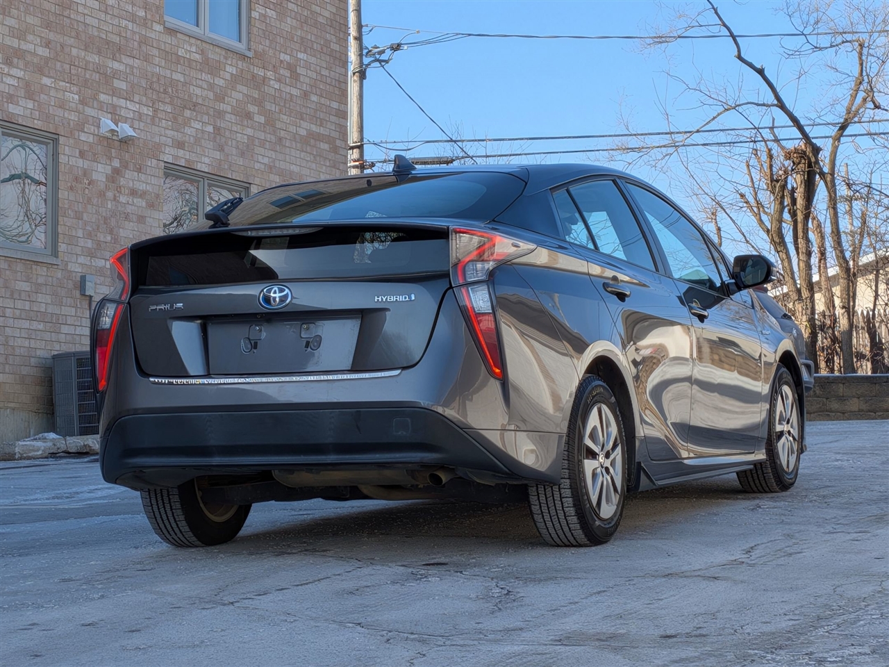 Toyota Prius Three (Natl) 2017