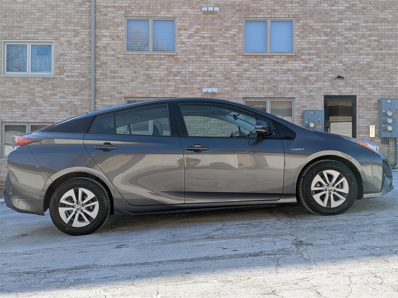 Toyota Prius Three (Natl) 2017