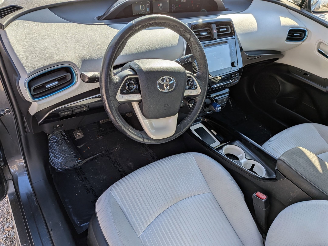 Toyota Prius Three (Natl) 2017