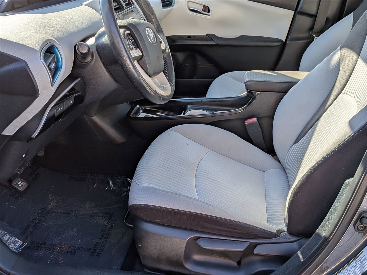 Toyota Prius Three (Natl) 2017