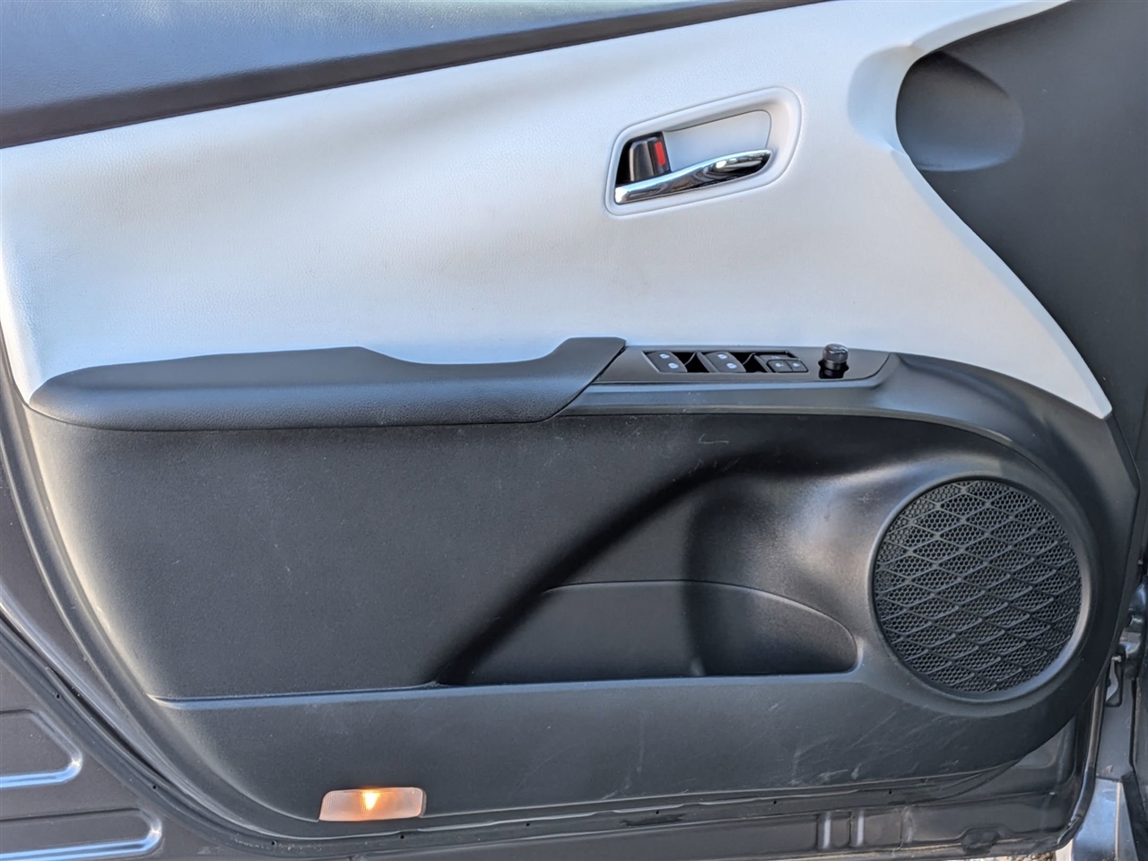 Toyota Prius Three (Natl) 2017