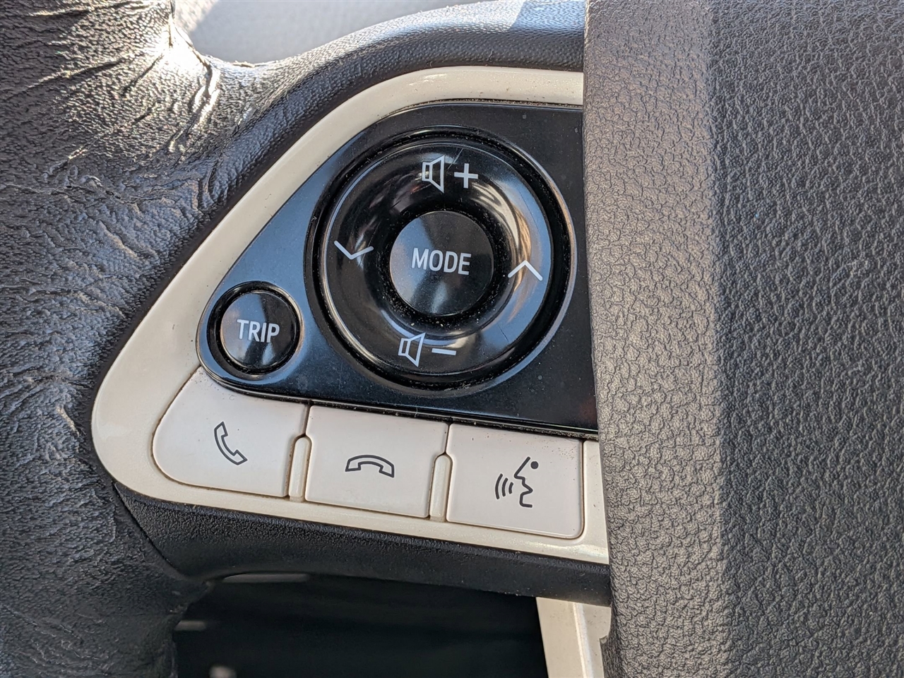 Toyota Prius Three (Natl) 2017