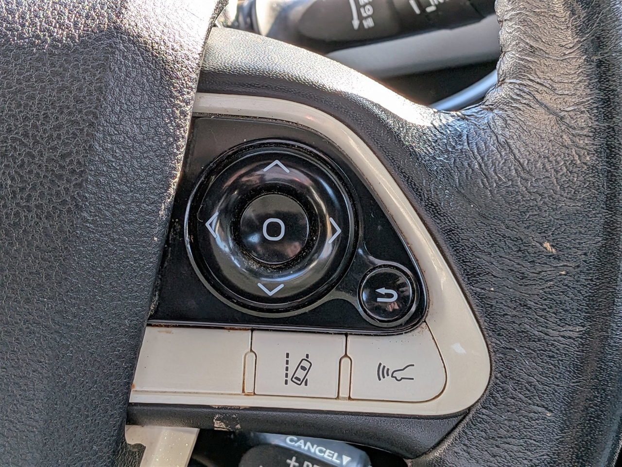 Toyota Prius Three (Natl) 2017