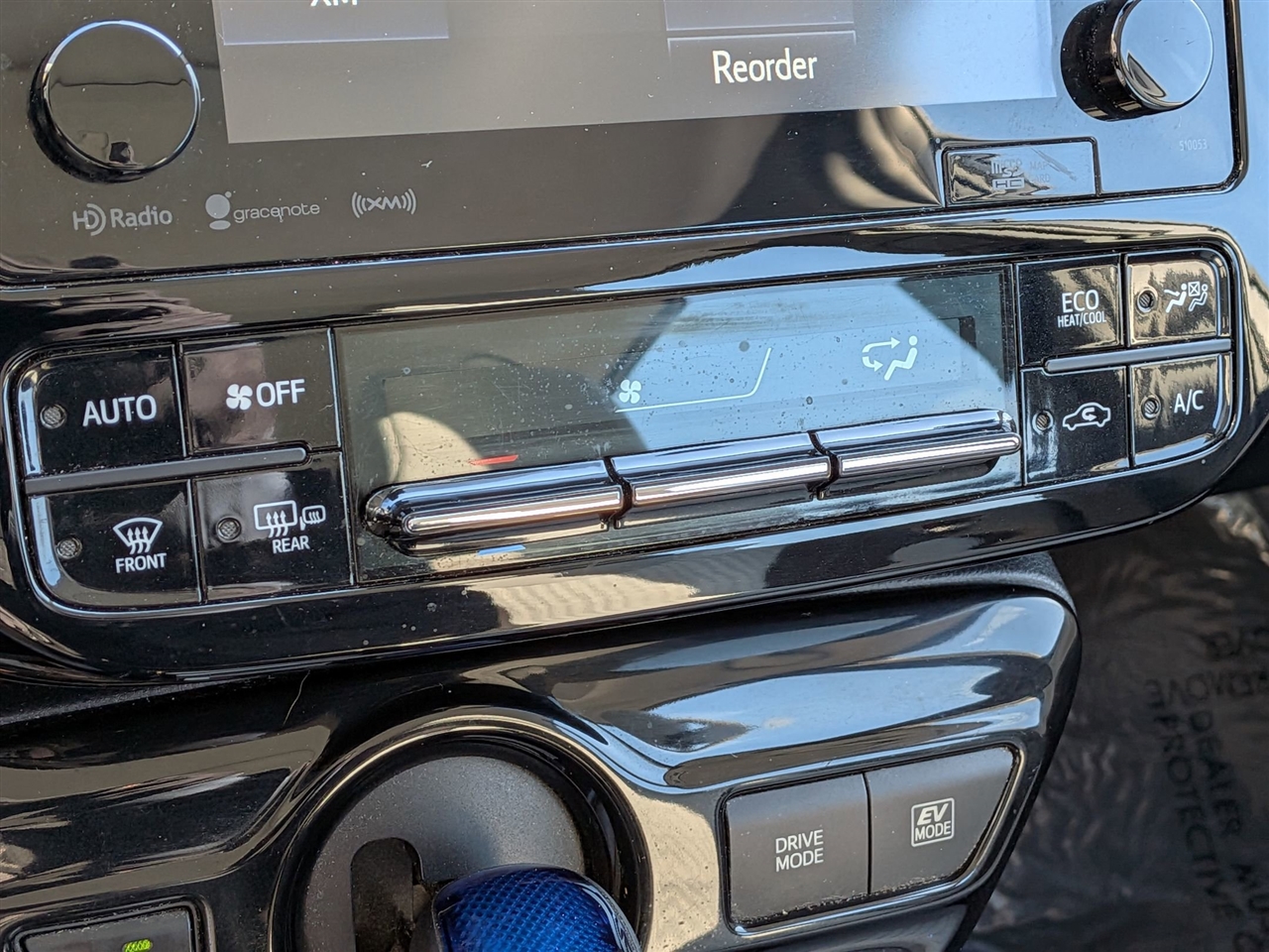 Toyota Prius Three (Natl) 2017