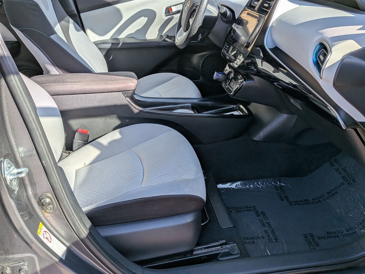 Toyota Prius Three (Natl) 2017