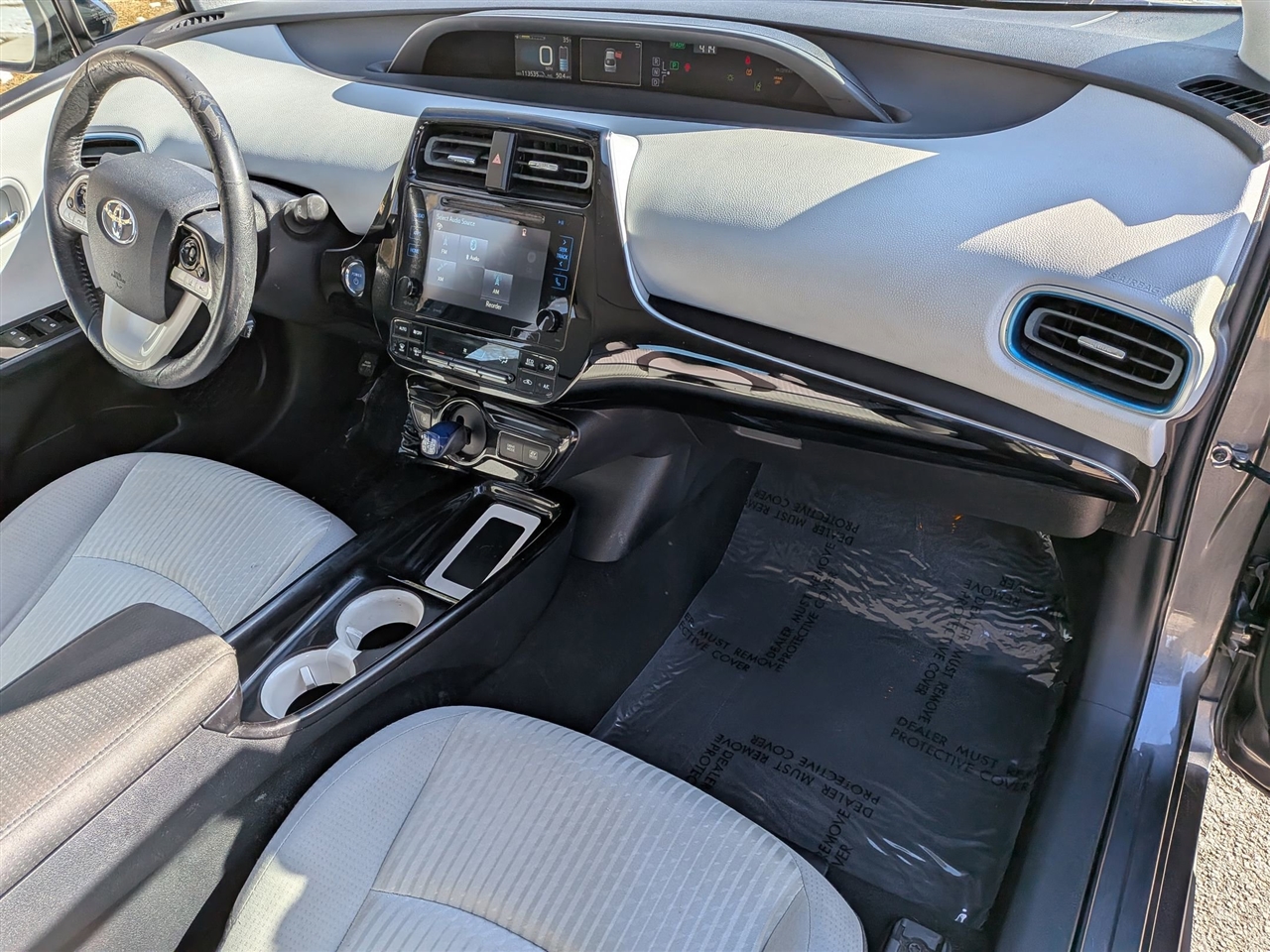 Toyota Prius Three (Natl) 2017