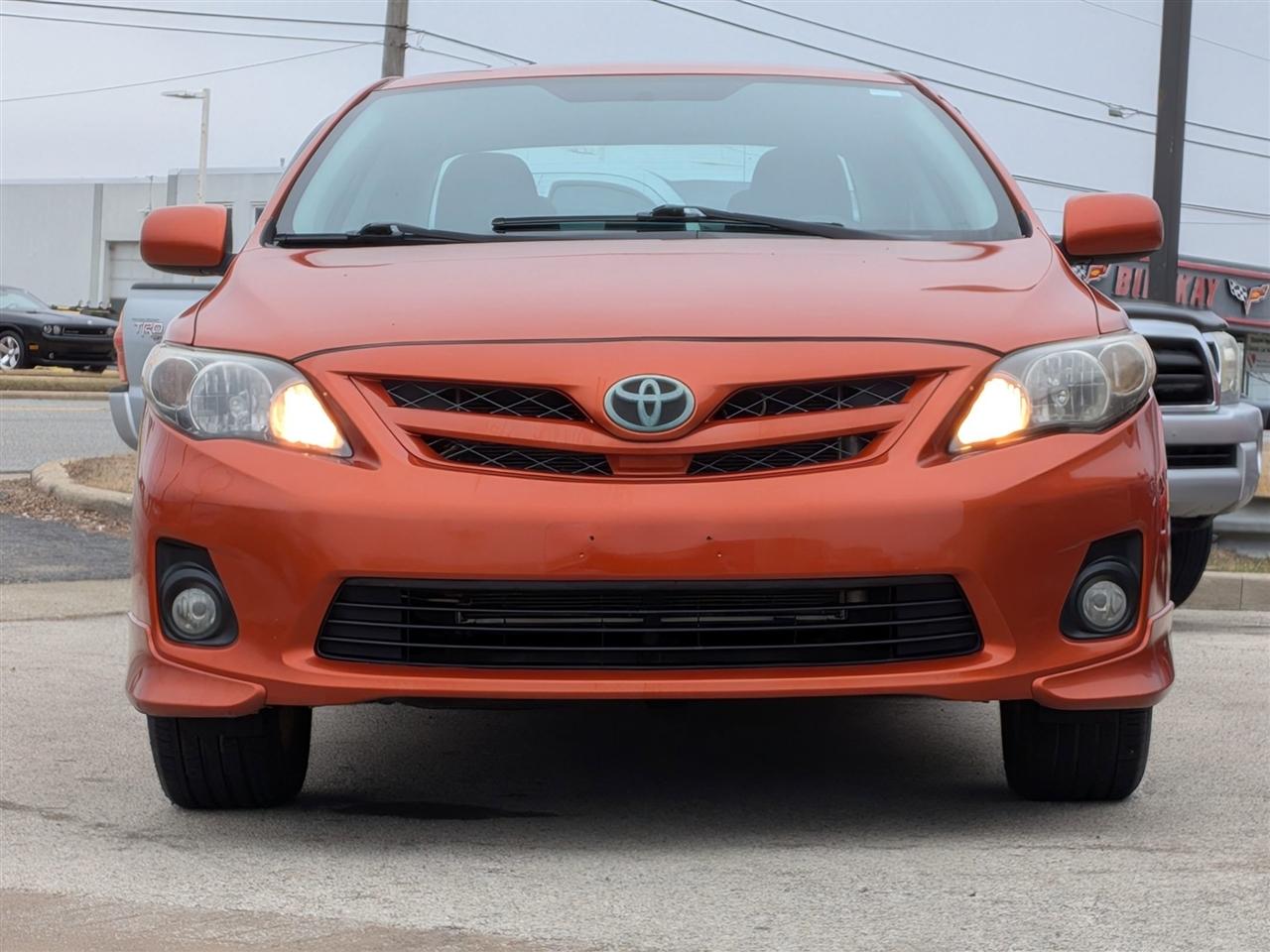 Toyota Corolla S 5-Speed MT 2013