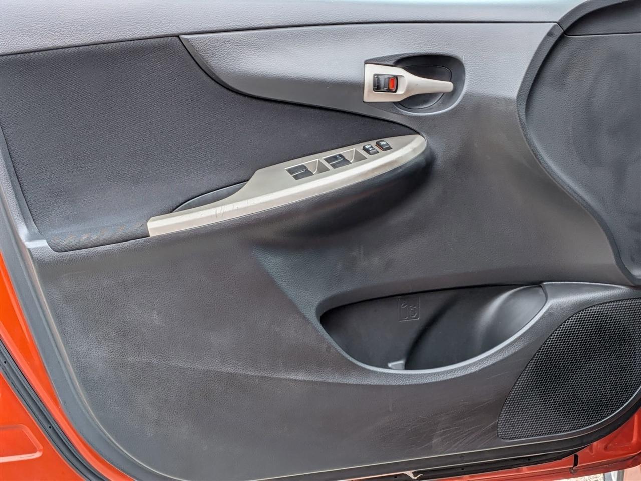 Toyota Corolla S 5-Speed MT 2013