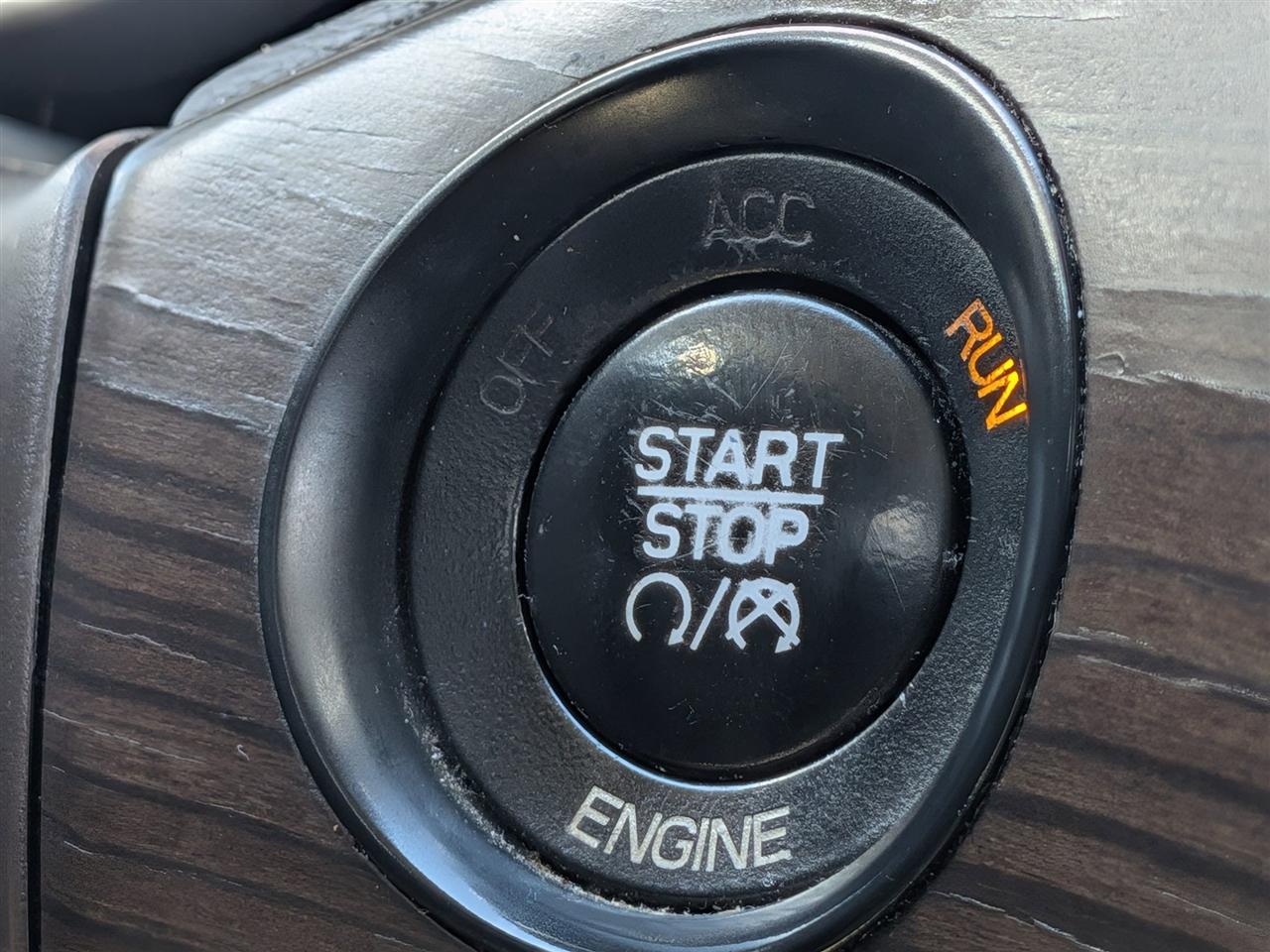 Jeep Grand Cherokee Overland 4D SUV 4WD 2015