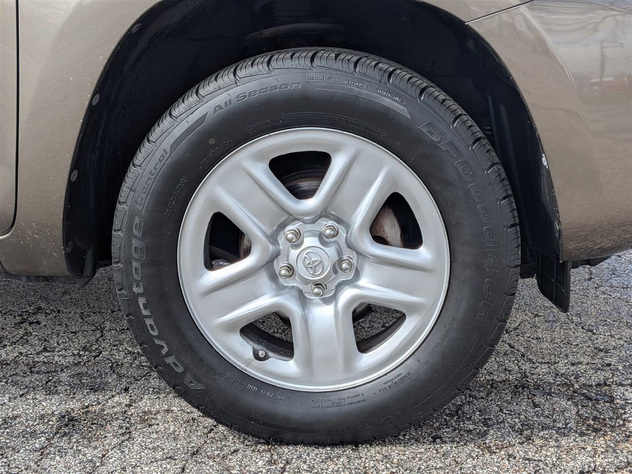 Toyota RAV4 Base I4 4WD 2011